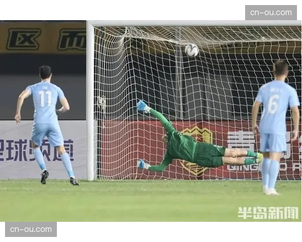 点球宴客，深圳队外援安德拉德赛后掩面久久不起