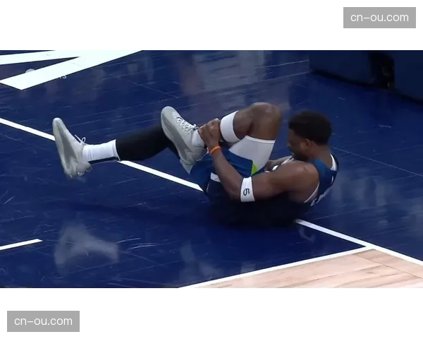 特写：爱德华兹赛后加练底角三分，为季后赛寻找更稳定手感